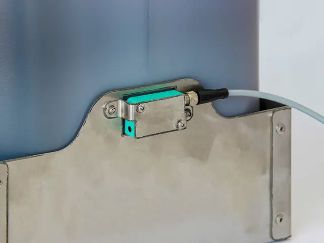 Chemical level measurement system with a stainless steel tray