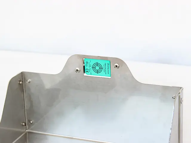 Capacitive sensor outside the chemical tank