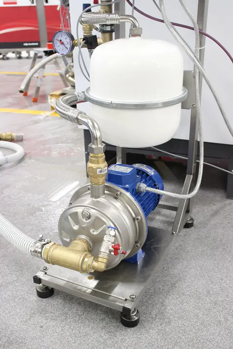 BKF HydroControl Plus with buffer tank installed at a car wash