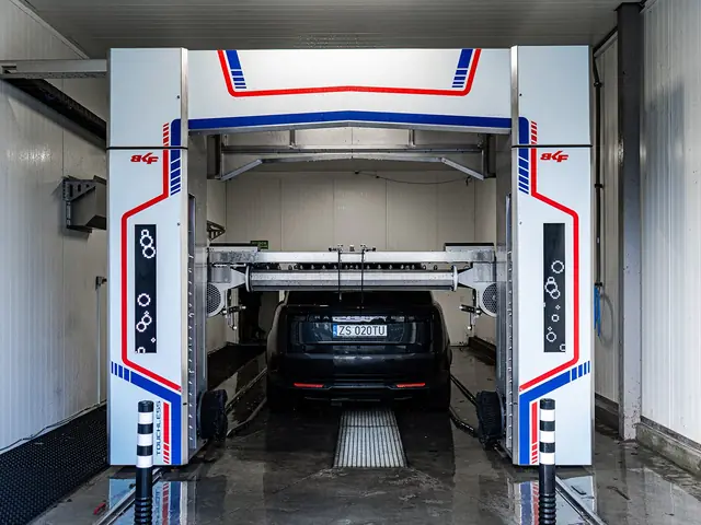 How does a touchless rollover car wash work?