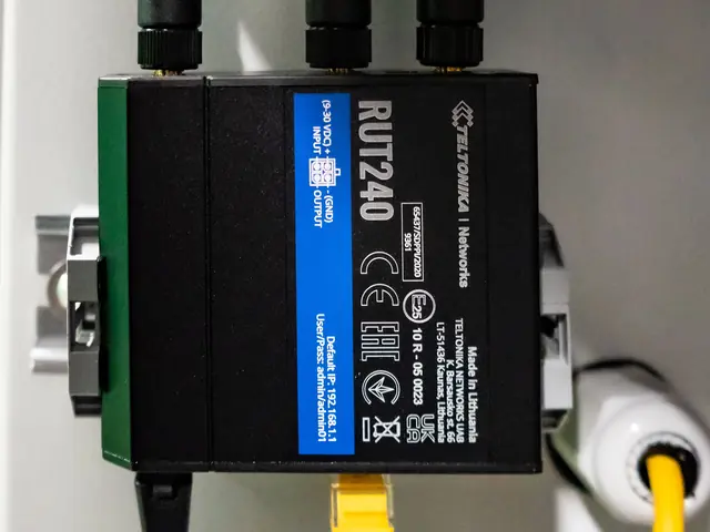 Teltonika RUT240 industrial LTE router