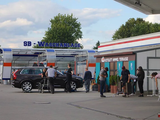 Film crew shooting “Freaks” at the petrol station and car wash in Bernau