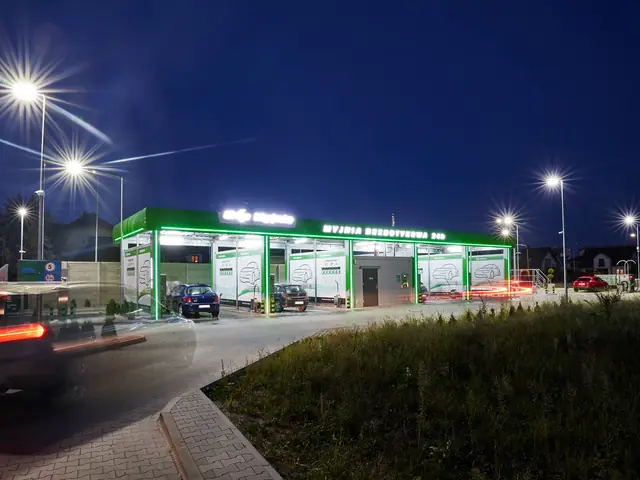 BKF touchless car wash Środa Wielkopolska – exterior view at night