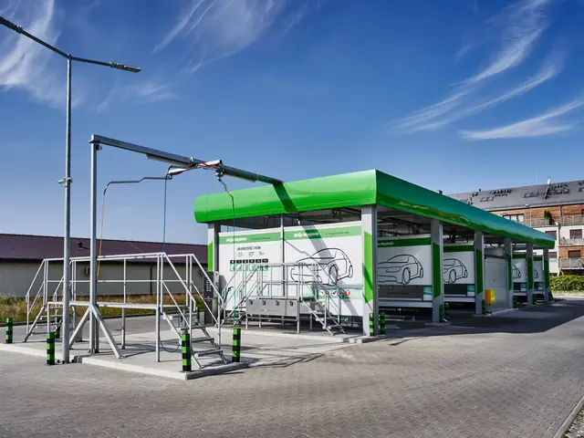 BKF touchless car wash Środa Wielkopolska – outdoor bay with platform